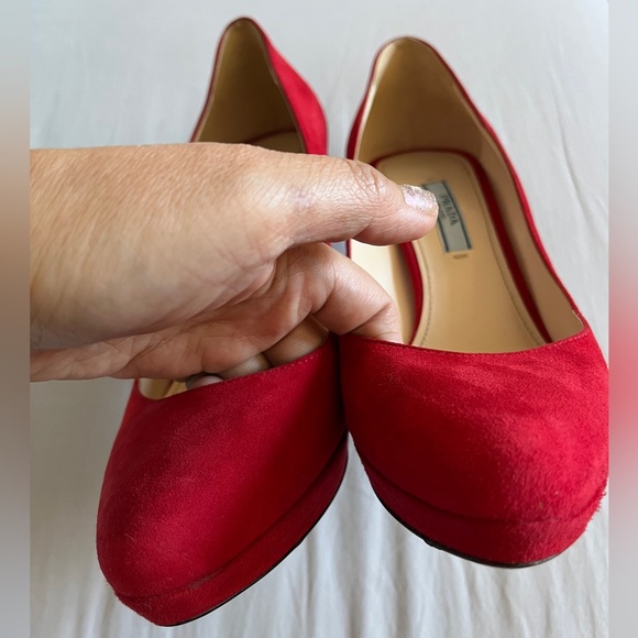 Prada Red Suede Pumps Leather Heel Shoe Sexy Elegant Classic Chic Made in Italy - Picture 3 of 12